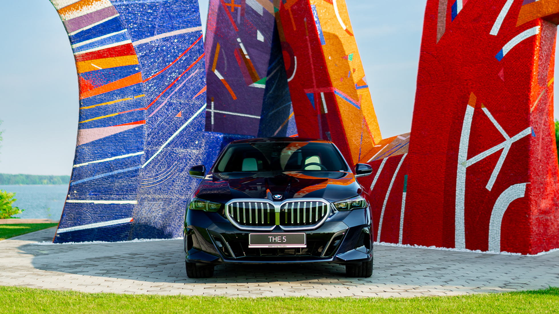 ÚPLNE NOVÉ BMW RADU 5 SEDAN. ÚPLNE NOVÉ BMW RADU 5 SEDAN.